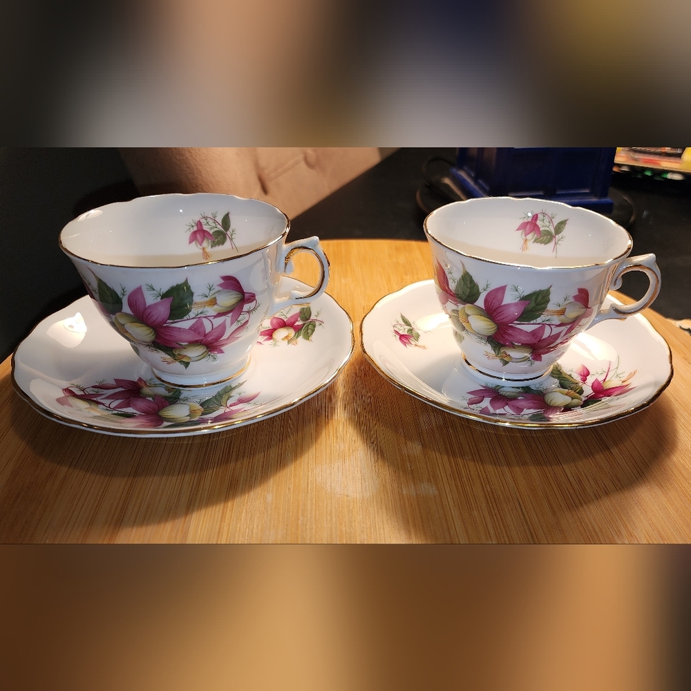 SET OF 2 *** Vintage Royal Vale Bone China